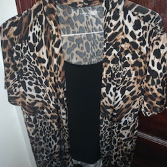 Womens Two Piece attached black camisole to blouse - Picture 2 of 6